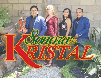 La sonora de Kristal y mariachis en Atoyac