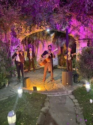 Mariachis en el salto