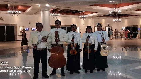 Mariachis en playa del carmen/Tradición Mexicana